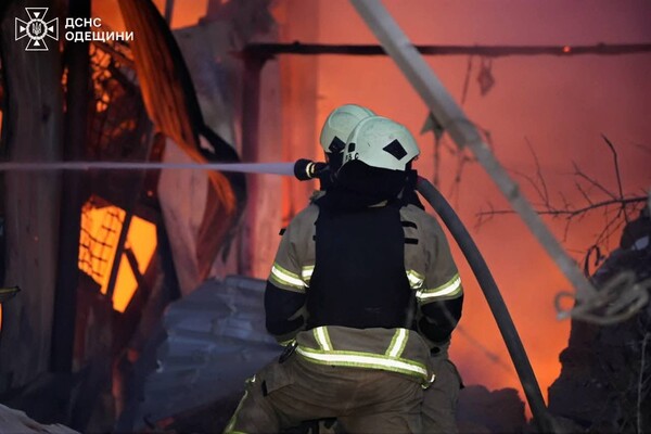 РФ ударила по Одесі ракетами та дронами: є загиблі та десятки постраждалих (оновлено) фото 6