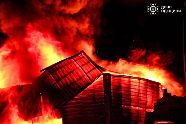 РФ ударила по Одесі ракетами та дронами: є загиблі та десятки постраждалих (оновлено) фото 11