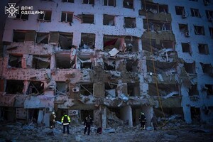 РФ ударила по Одесі ракетами та дронами: є загиблі та десятки постраждалих (оновлено) фото 16