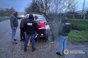 "Маскарад" за рулем скорой и дорогостоящее "путешествие": в Одесской области разоблачили двух дельцов фото