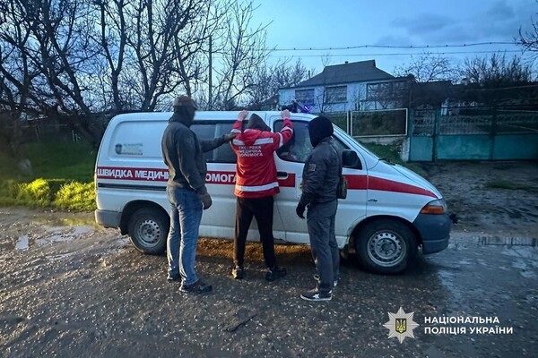 "Маскарад" за рулем скорой и дорогостоящее "путешествие": в Одесской области разоблачили двух дельцов фото 2