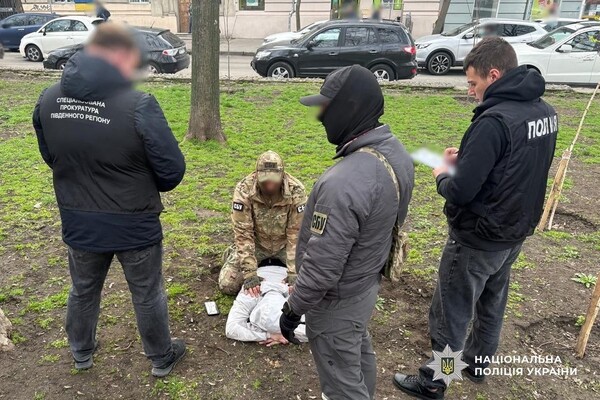 "Маскарад" за рулем скорой и дорогостоящее "путешествие": в Одесской области разоблачили двух дельцов фото 3