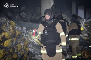 Ночной обстрел Одесской области: пострадали объекты в порту и судно фото 1