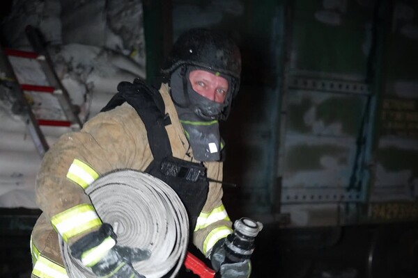 Ночной обстрел Одесской области: пострадали объекты в порту и судно фото 6