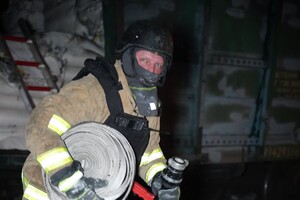 Ночной обстрел Одесской области: пострадали объекты в порту и судно фото 6