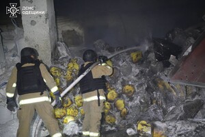 Ночной обстрел Одесской области: пострадали объекты в порту и судно фото 7