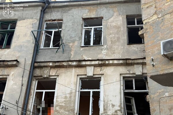Россияне ударили по жилым домам в Одессе: есть жертвы и более полутора десятка пострадавших (обновлено) фото 1