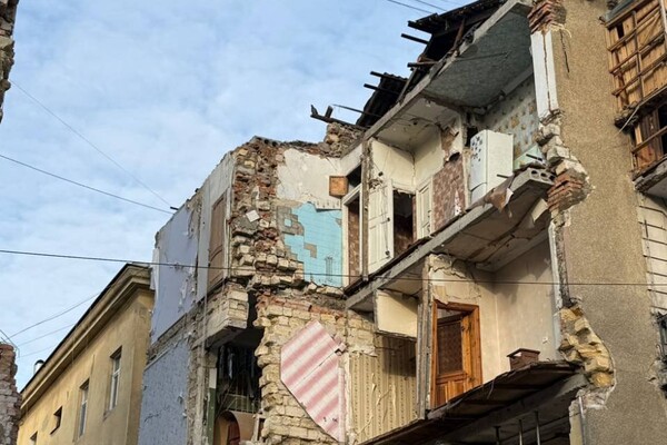 Россияне ударили по жилым домам в Одессе: есть жертвы и более полутора десятка пострадавших (обновлено) фото 2