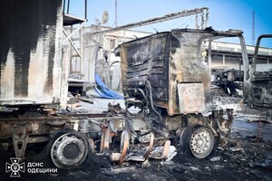 РФ ударила по судну та резервуарах з олією на Одещині: постраждала людина фото 10