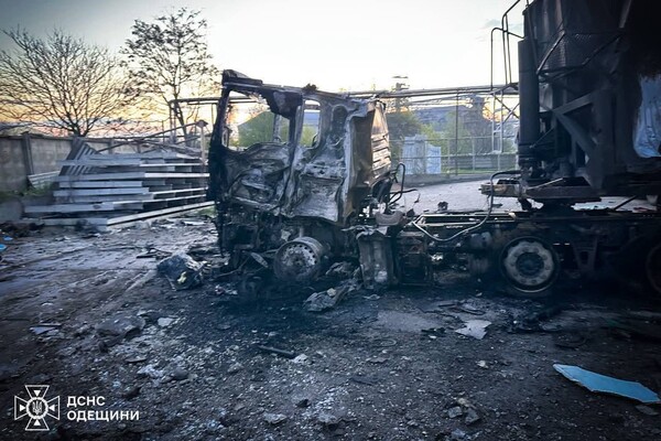 РФ ударила по судну та резервуарах з олією на Одещині: постраждала людина фото 11