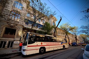 Почти полтора десятка пострадавших: что известно о последствиях ночного удара по Одессе фото 7