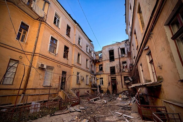 Почти полтора десятка пострадавших: что известно о последствиях ночного удара по Одессе фото 9