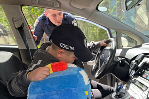 В Одессе мальчик из-за обстрела остался без мамы и потерял дом: ребенку помогает полиция фото