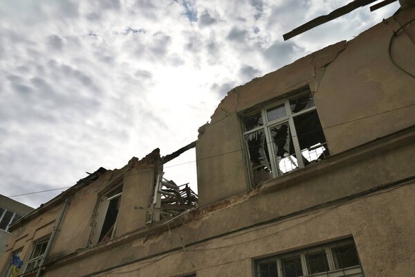 РФ завдала удару по будинках, дитсадку та школах Одеси: постраждали десятки людей фото