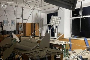 РФ завдала удару по будинках, дитсадку та школах Одеси: постраждали десятки людей фото 4