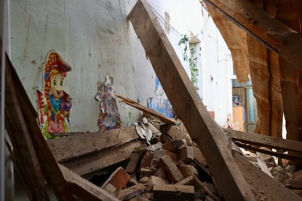 РФ завдала удару по будинках, дитсадку та школах Одеси: постраждали десятки людей фото 5