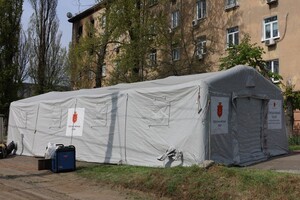 РФ завдала удару по будинках, дитсадку та школах Одеси: постраждали десятки людей фото 11