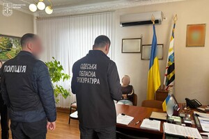 Махінації з державною землею: в Одеському районі затримали голову сільської ради фото
