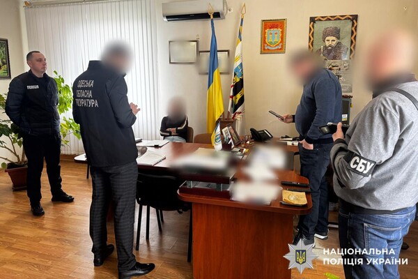 Махінації з державною землею: в Одеському районі затримали голову сільської ради фото 4