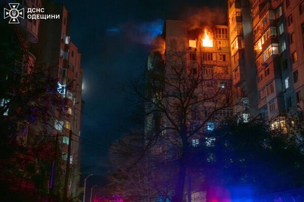 РФ обстреляла жилые дома в Хаджибейском районе Одессы: пострадали люди фото 2