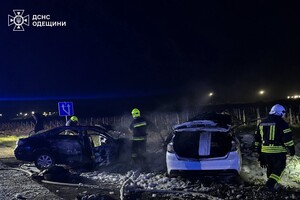 В Одеському районі після ДТП горіли автівки: загинула людина, є постраждалі фото 5