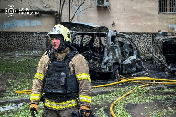 РФ атаковала Одессу дронами: обломки БпЛА упали на дом, пострадали люди (обновлено) фото 4