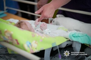 Заряд человечности: одесские правоохранители посетили специализированный дом ребенка фото 1