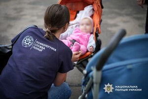 Заряд человечности: одесские правоохранители посетили специализированный дом ребенка фото 2