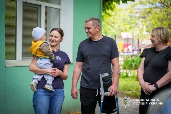 Заряд человечности: одесские правоохранители посетили специализированный дом ребенка фото 3