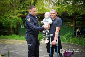 Заряд человечности: одесские правоохранители посетили специализированный дом ребенка фото 4