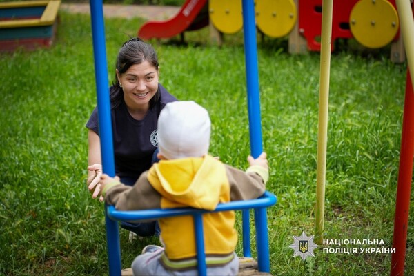 Заряд человечности: одесские правоохранители посетили специализированный дом ребенка фото 5