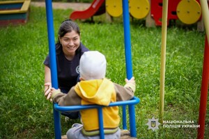 Заряд человечности: одесские правоохранители посетили специализированный дом ребенка фото 5