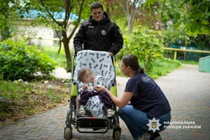 Заряд человечности: одесские правоохранители посетили специализированный дом ребенка фото 8