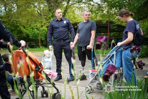 Заряд человечности: одесские правоохранители посетили специализированный дом ребенка фото 9