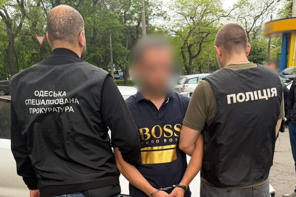 Торговля бронированием: в Одессе задержали военнослужащего фото 4
