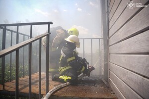 Горять автівки, постраждали люди: наслідки дронового удару по Одеському району (оновлено) фото 10