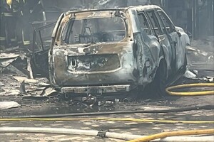 Горять автівки, постраждали люди: наслідки дронового удару по Одеському району (оновлено) фото 15