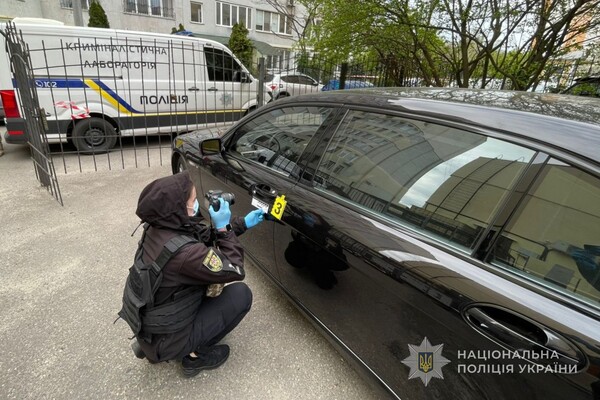 Вибухівка на дверцях: в Одесі хотіли підірвати автівку підприємця фото 3