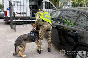 Вибухівка на дверцях: в Одесі хотіли підірвати автівку підприємця фото 4