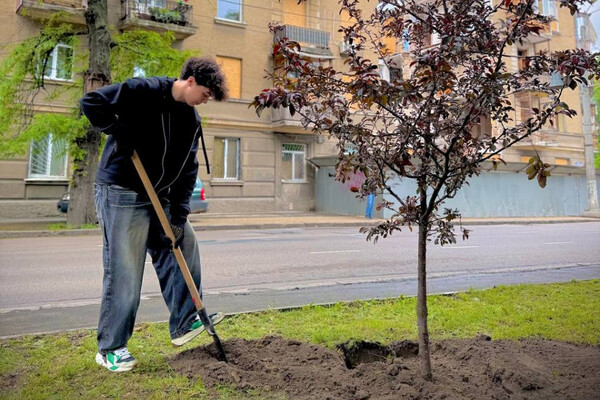 На честь загиблих дітей: в Одесі заклали яблуневий "Сад пам'яті" фото 22