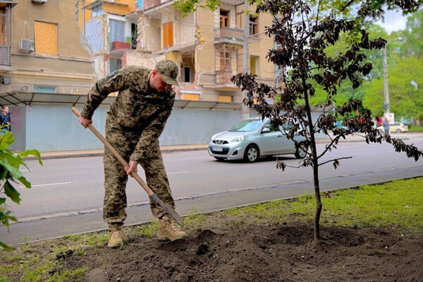 На честь загиблих дітей: в Одесі заклали яблуневий "Сад пам'яті" фото 24