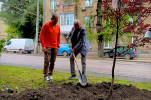 На честь загиблих дітей: в Одесі заклали яблуневий "Сад пам'яті" фото 25