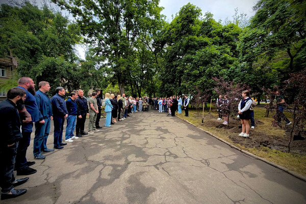 На честь загиблих дітей: в Одесі заклали яблуневий "Сад пам'яті" фото 27