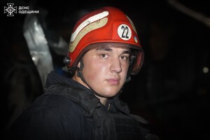 Ночной удар по Одесскому району: пострадал человек фото
