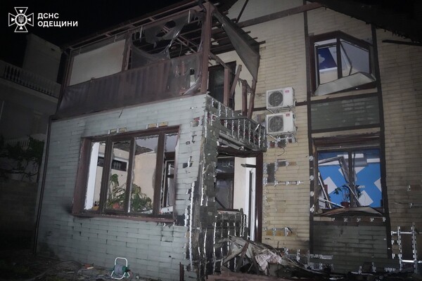 Ночной удар по Одесскому району: пострадал человек фото 13