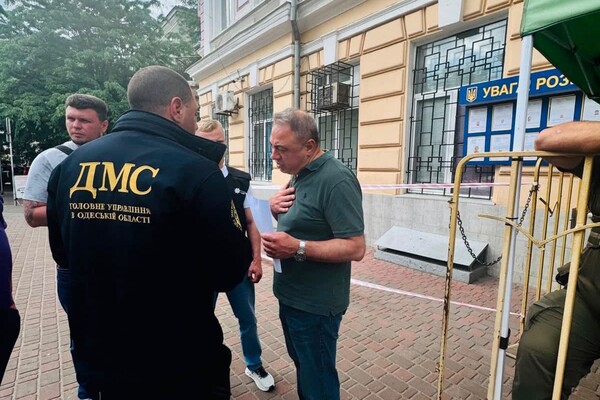Конфлікт у середмісті Одеси: директор ресторану побив жінку (оновлено) фото