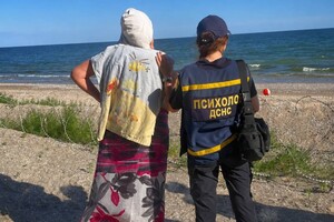 В Одесской области десятилетнюю девочку на надувном круге унесло в море фото 7