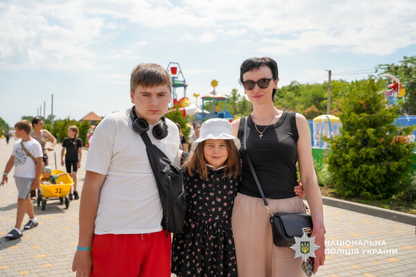 В Одесской области дети героев-правоохранителей провели день с полицейскими в этнопарке фото 1