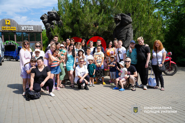 В Одесской области дети героев-правоохранителей провели день с полицейскими в этнопарке фото 11