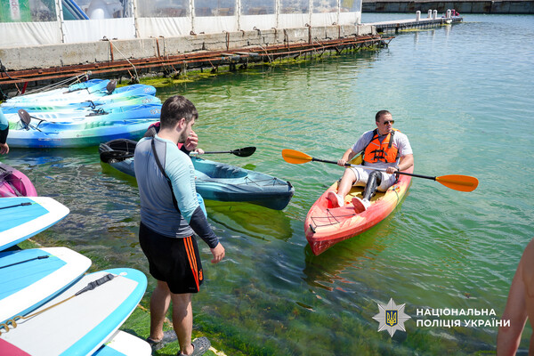 Море как терапия: в Одессе раненые защитники овладели водными видами спорта фото 12